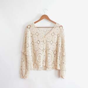 amazing taupy cream cropped crochet cardigan
